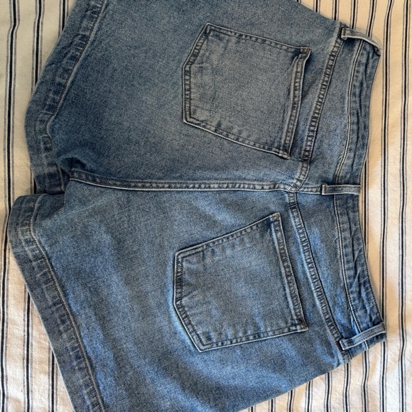 Kut from the Kloth Jane Hi Rise Short with pork chop pockets - Women's Denim - Picture 3 of 8